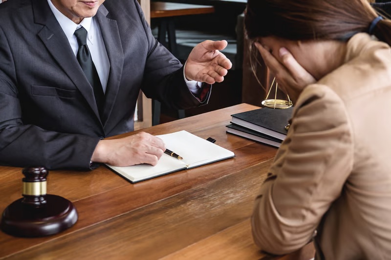 Divorce Lawyer in Chalmette, LA providing legal consultation